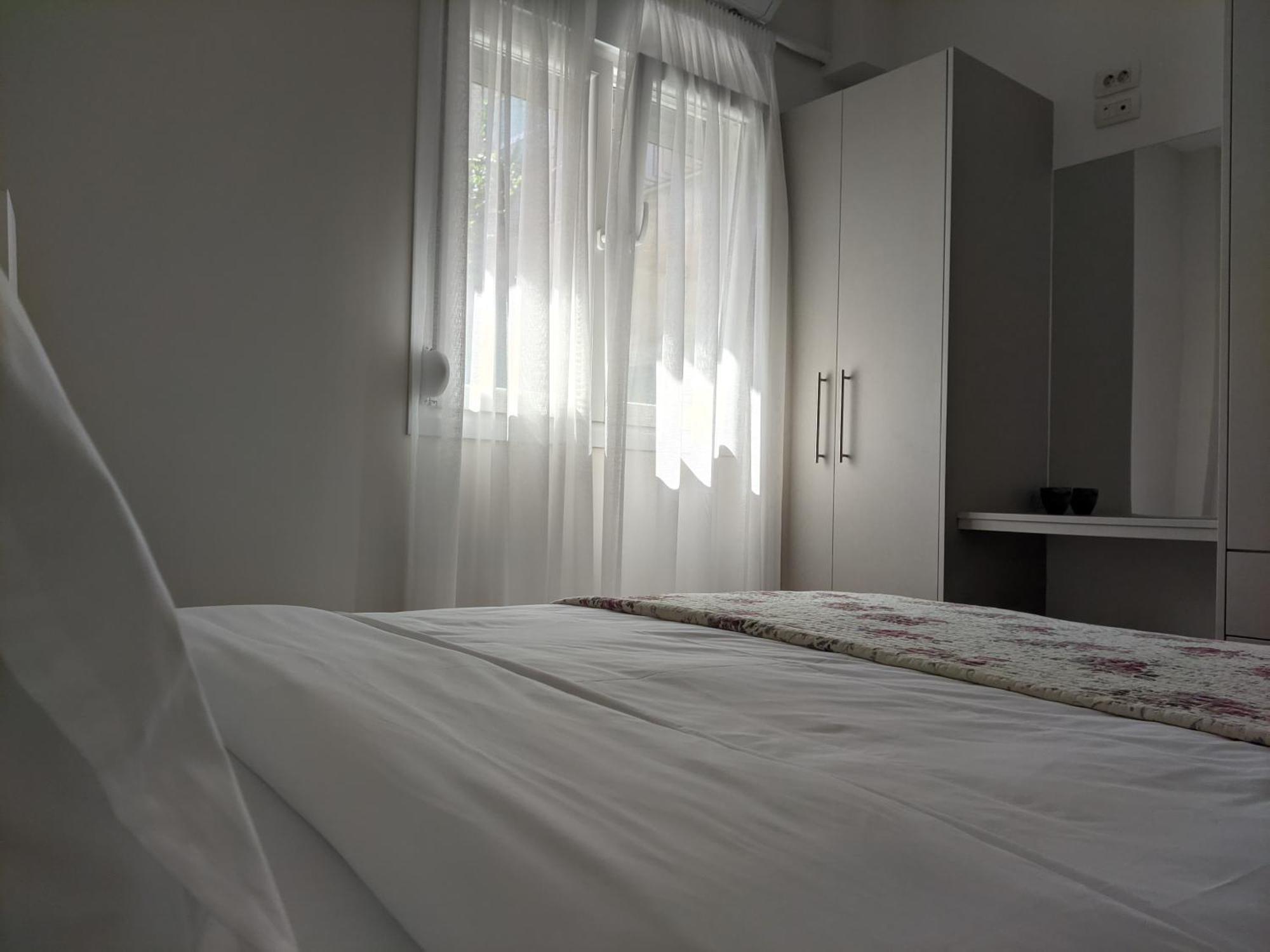 Aristo Central Apartments Янина Екстериор снимка